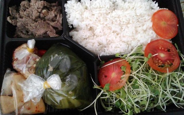 quan-co-tuyet-com-trua-van-phong-pham-phu-thu