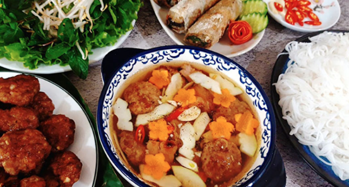 quan-hieu-bun-cha-bach-khoa