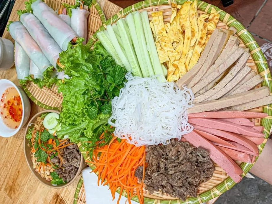 pho-cuon-o-thuy-ho-tung-mau