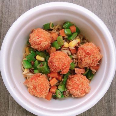 my-tron-indomie-vien-pho-mai-hai-san