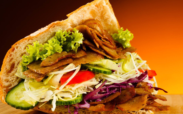 banh-mi-kebab-linh-dung-nguyen-thuong-hien