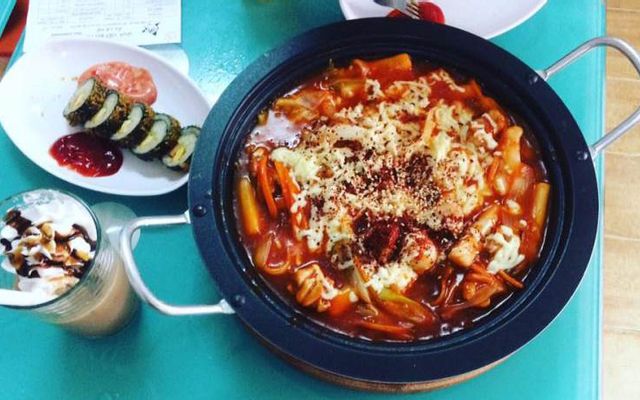 kitty-snack-met-an-vat-tra-chanh-to-hieu