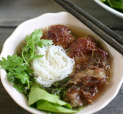 bun-cha-banh-cuon-nong-pho-vong