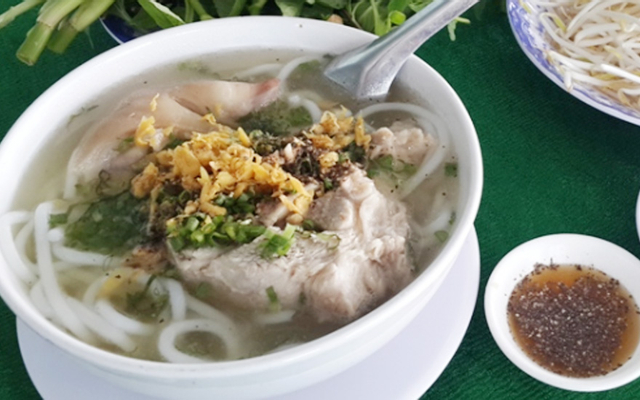 chi-phuong-banh-canh-cha-cua-cau-xeo