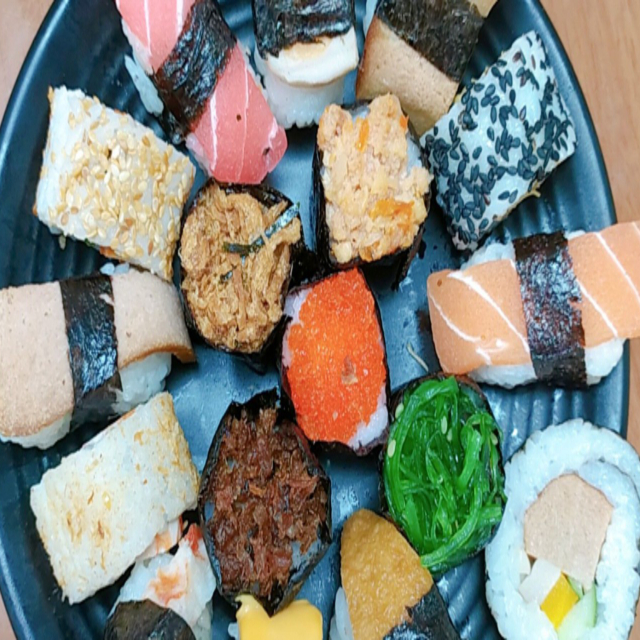 sushi-chay-xc-banh-mi-chay-cac-mon-an-chay-nguyen-trai