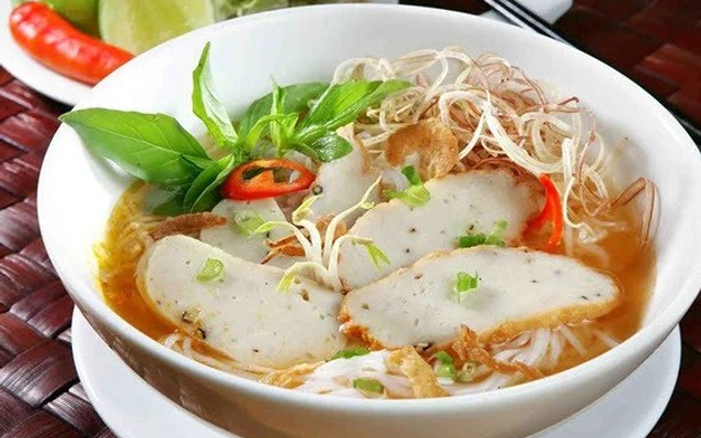 banh-canh-cha-ca-quy-nhon-sau-ot-binh-tri-ong