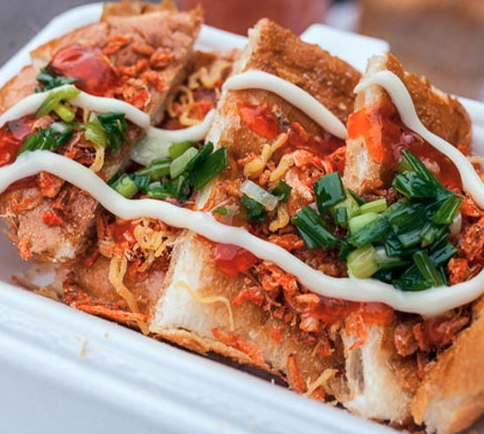 anh-em-quan-tra-sua-an-vat-tran-phu