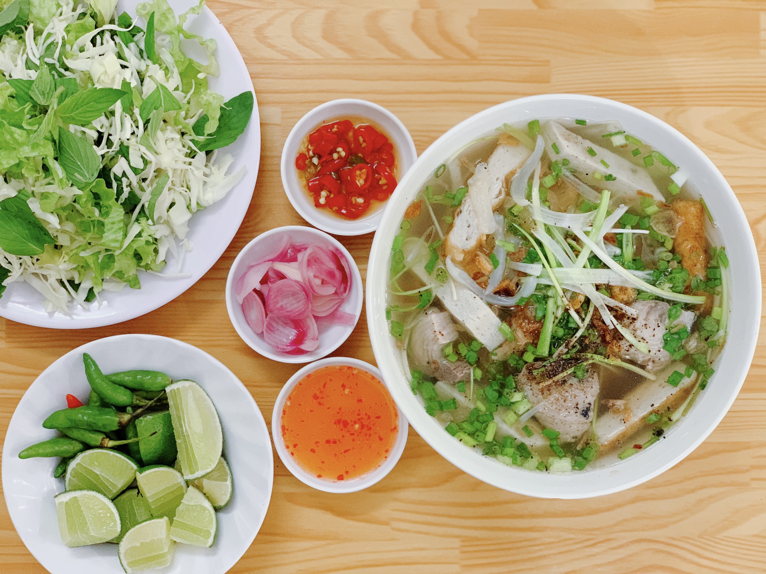 Bánh-Canh---Bún-Chả-Cá-Nha-Trang-Min-79---Đường-T6