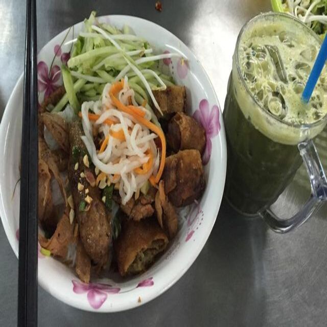 bun-thit-nuong-cha-gio-ba-them-nguyen-hue