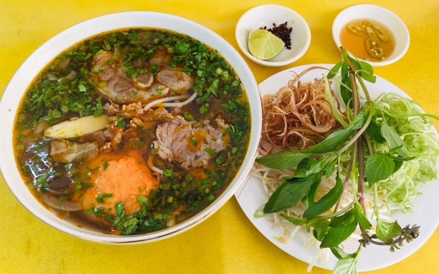 A-Long---Bún-Bò-&-Phở-Bò---Lạc-Long-Quân