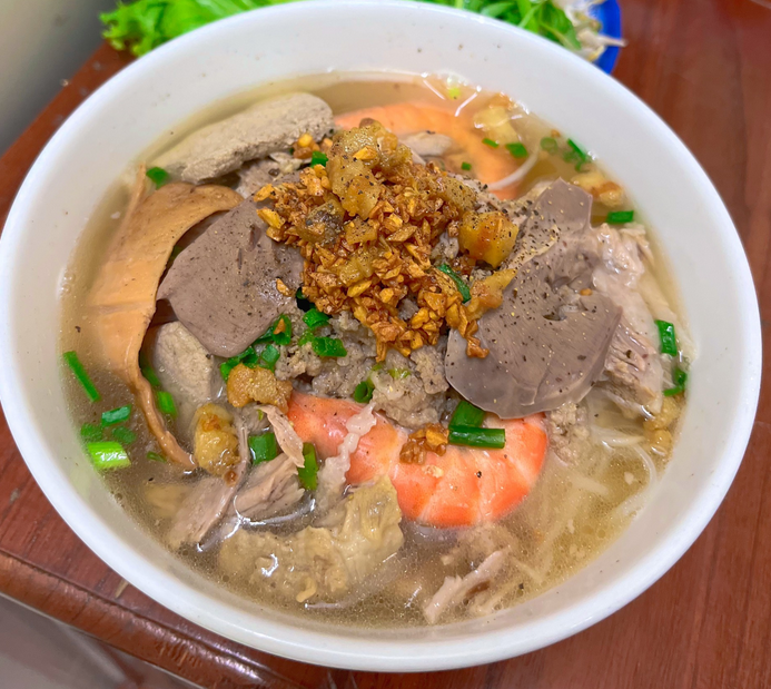 hu-tieu-nam-vang-a-con-hu-tieu-nam-vang-bot-chien-pate-huynh-van-banh