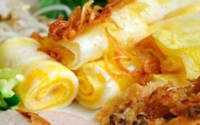 banh-cuon-nong-anh-thu-binh-tien