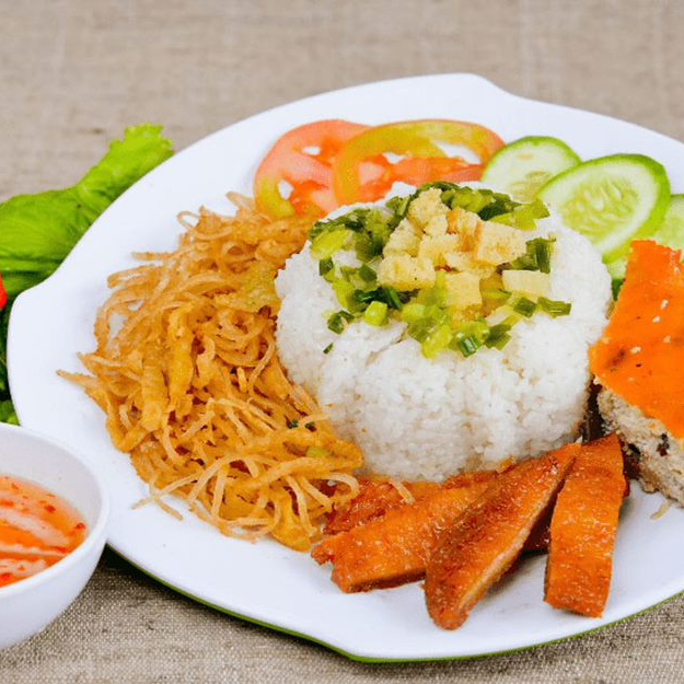 tiem-ga-u-muoi-o-an-nhanh-thanh-xuan-to-huu