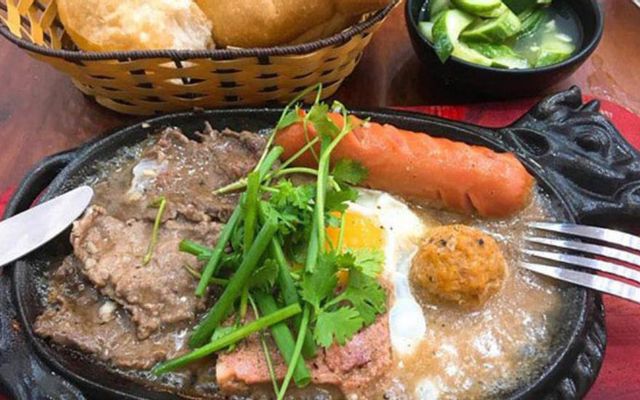 chi-thuy-bo-ne-banh-canh-cua-nguyen-van-quy