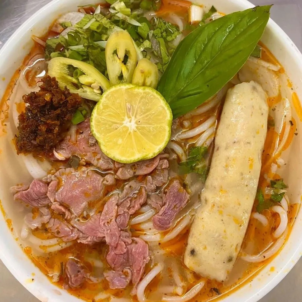 bun-bo-hue-nam-khang-nguyen-thi-inh