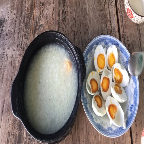 chao-trang-la-dua-ba-chi-em