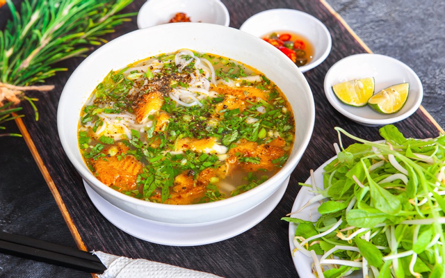 banh-canh-ca-loc-xu-hue-nguyen-van-cong