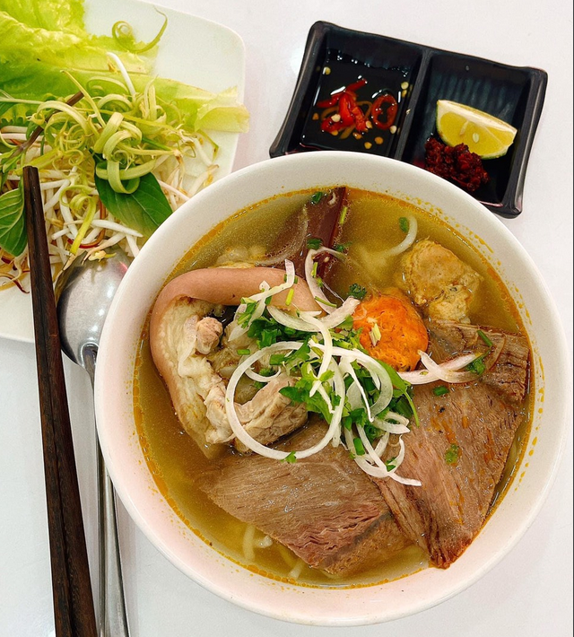 bun-bo-goc-hue-an-cuu-xua-le-van-luong