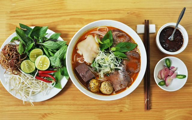 bun-bo-hue-binh-dan-phan-chu-trinh