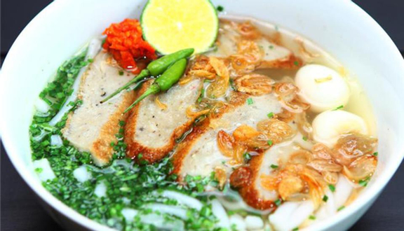 banh-canh-ha-anh-cuon-cha-ca-nui-cay-tram