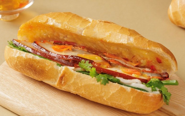 banh-mi-thit-lien-hoa-sai-gon-cach-mang-thang-8