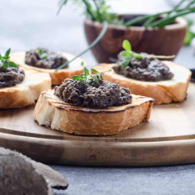 anh-toc-dai-banh-mi-sot-nam-salad-healthy-179-vinh-hung