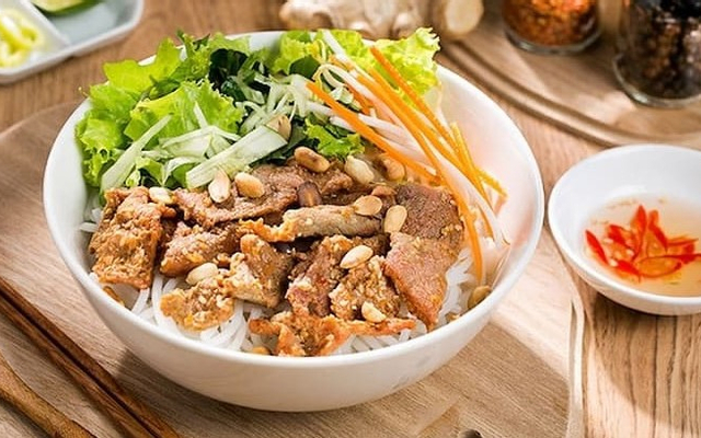 bun-thit-nuong-hai-o-tran-chanh-chieu