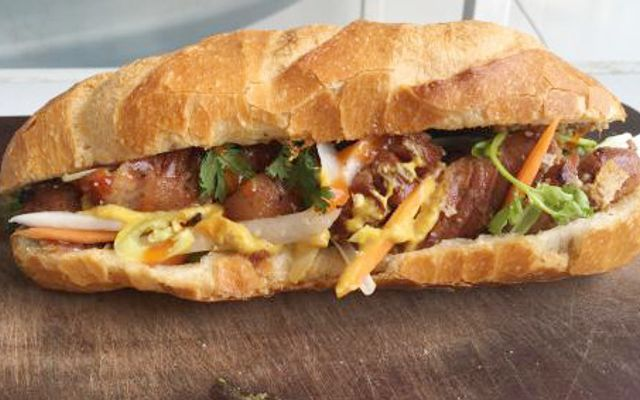 banh-mi-xuc-xich-duong-van-duong