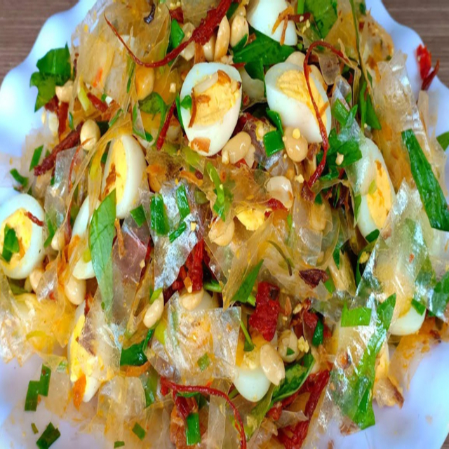 an-vat-ngoc-my-banh-trang-tron-nuong-lac-long-quan