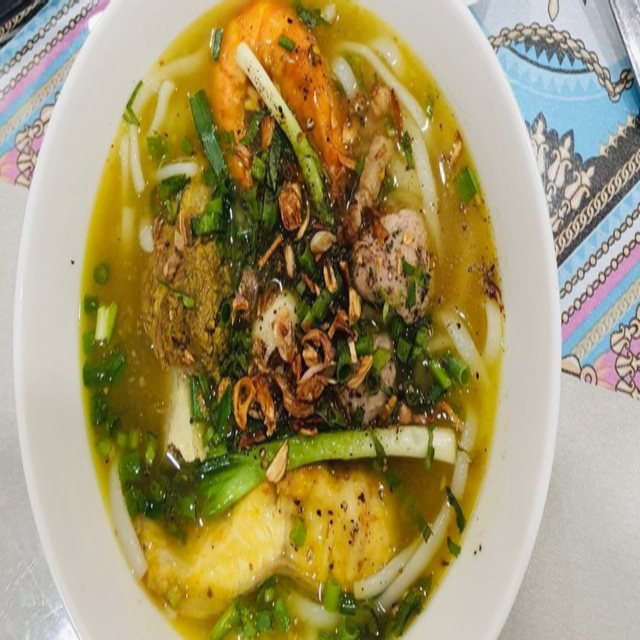 quan-2-lien-mi-quang-banh-canh-ca-loc-le-hoang-phai