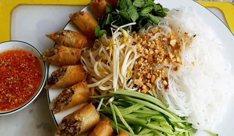 bun-xao-co-nam-huynh-tan-phat