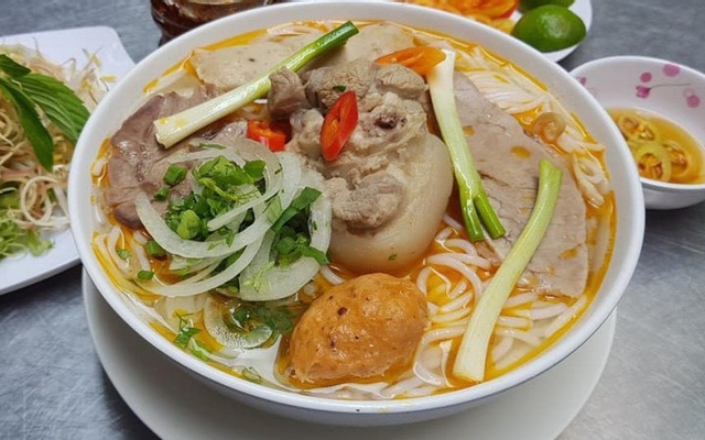 bun-bo-hue-co-sam-nguyen-van-linh