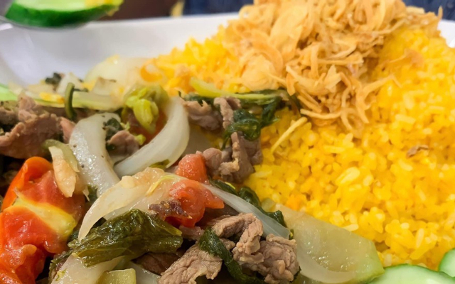 pho-sinh-com-rang-mi-xao-tang-thiet-giap