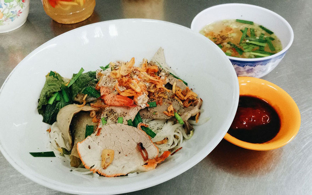 hu-tieu-binh-dan-kha-van-can