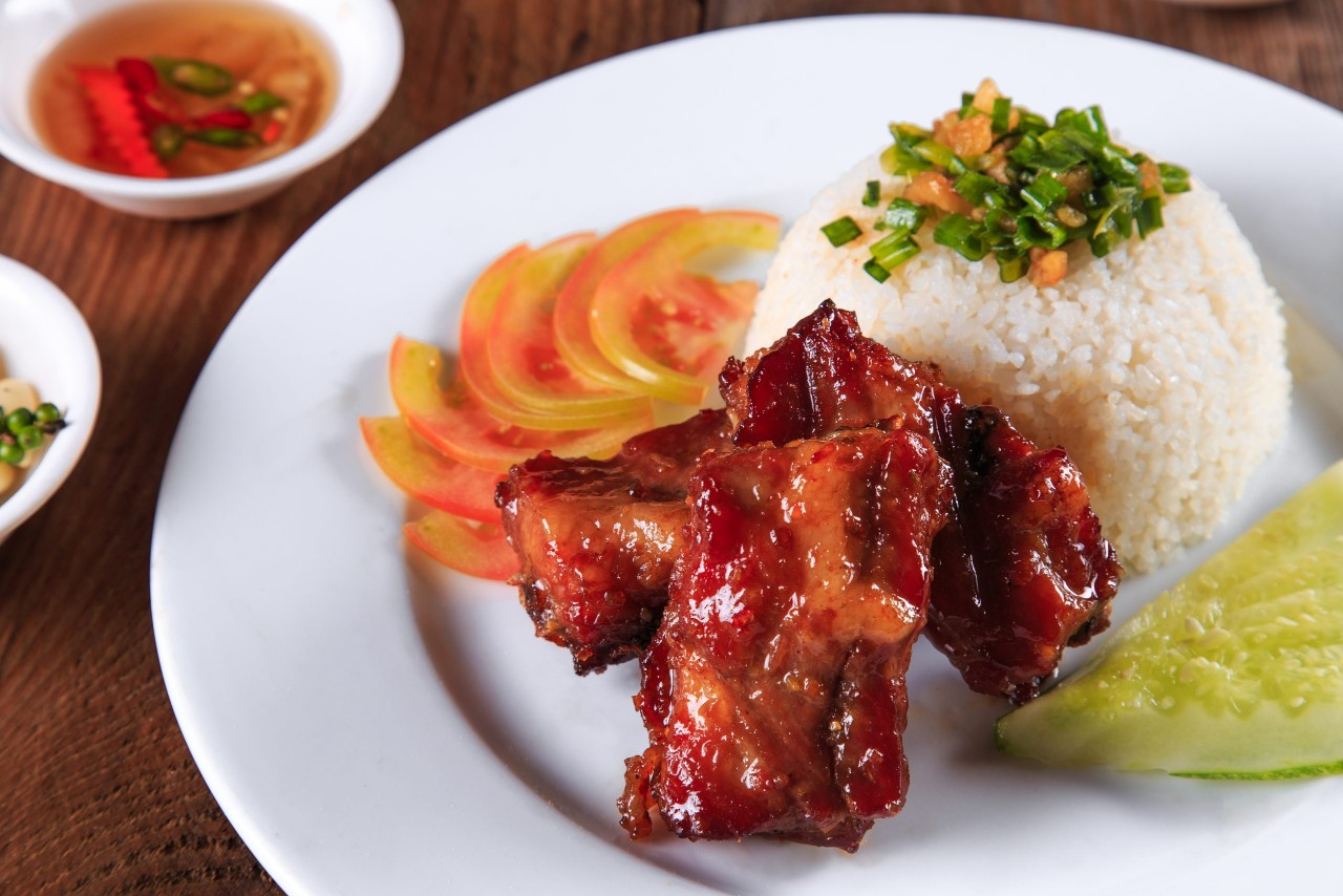 2-ut-com-tam-bun-thit-nuong-tan-son-nhi