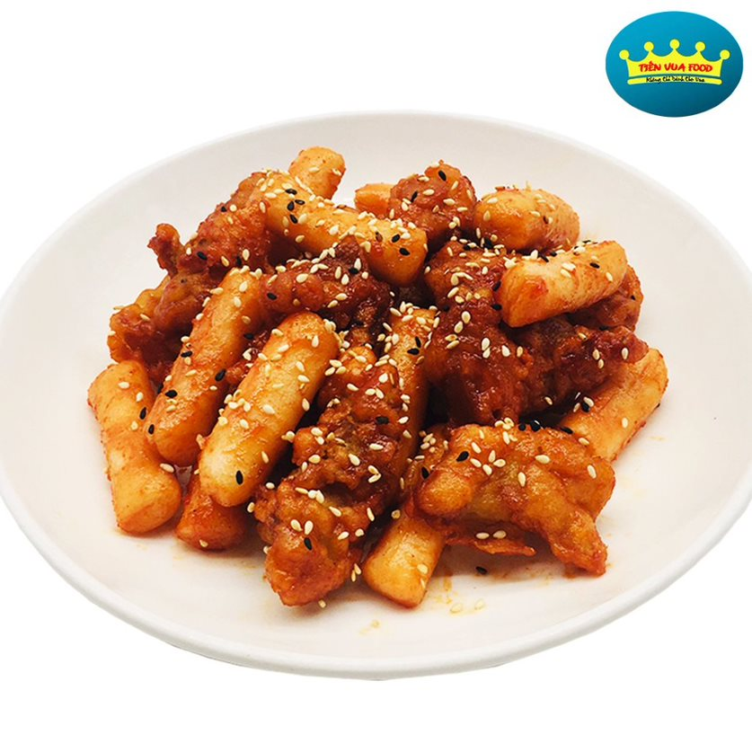 ga-vien-han-quoc-banh-gao-sot-cay