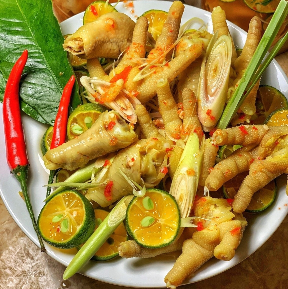 chan-ga-ngam-sa-tac-lvt-quang-trung