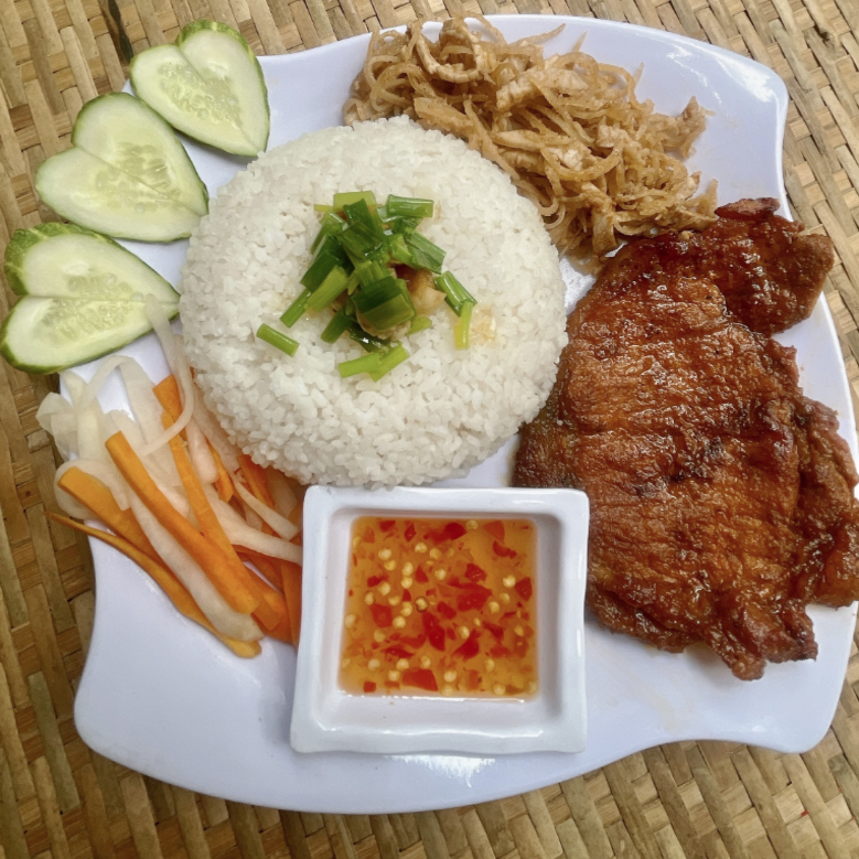 com-tam-hem-100-com-trua-van-phong-nguyen-thi-tan