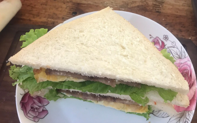co-hai-hamburger-ho-van-long