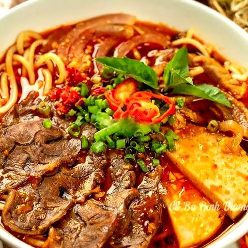 quan-an-a-lui-hu-tieu-bo-vien-bun-bo-hue-no-trang-long