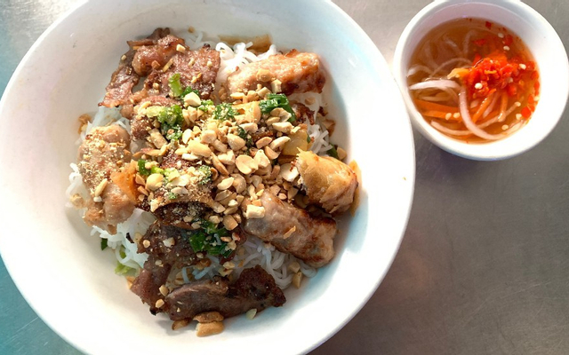 bun-thit-nuong-co-ngan-bui-inh-tuy