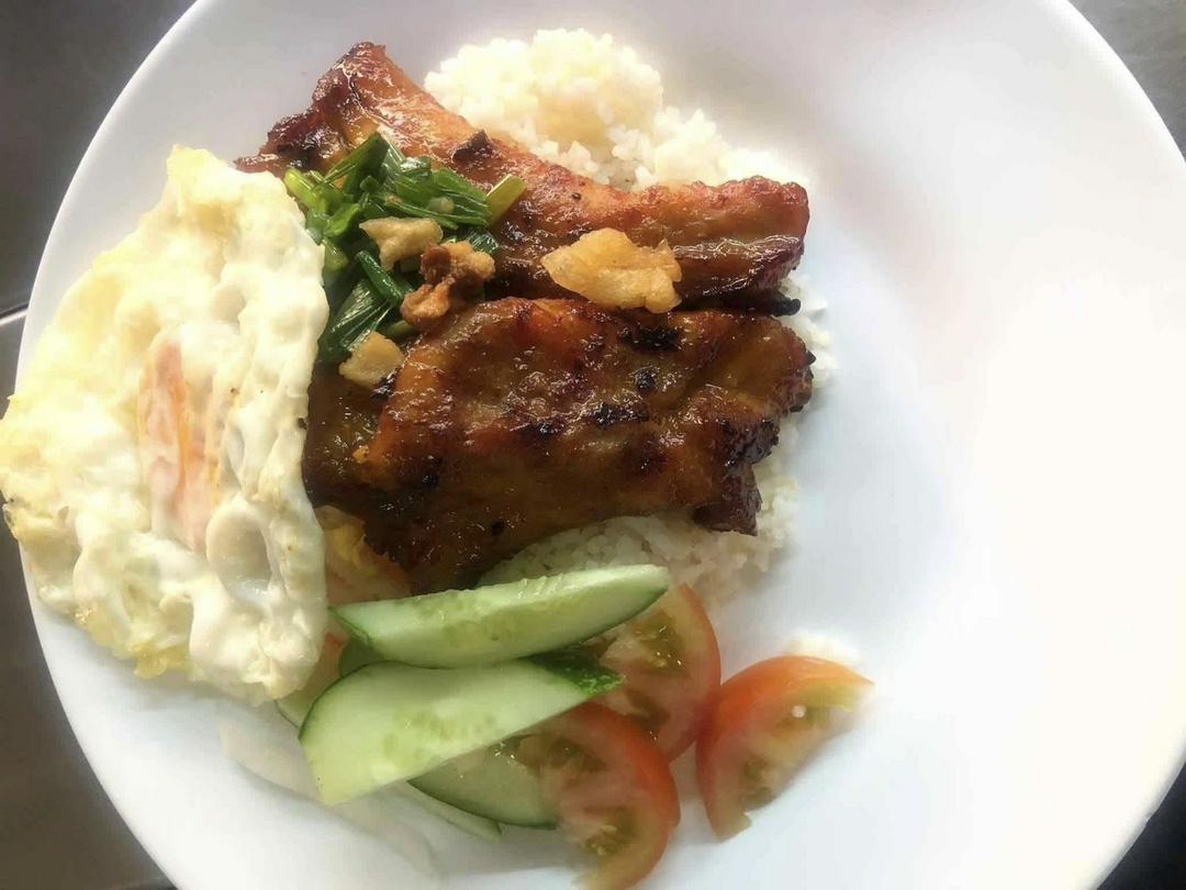 com-tam-suon-cay-op-la