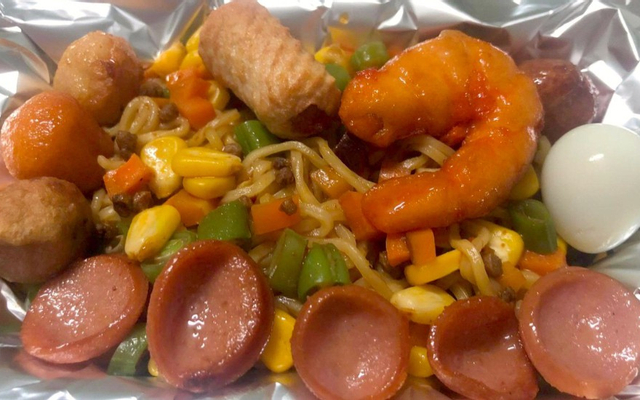 phong-bop-mi-tron-indomie-thuy-khue