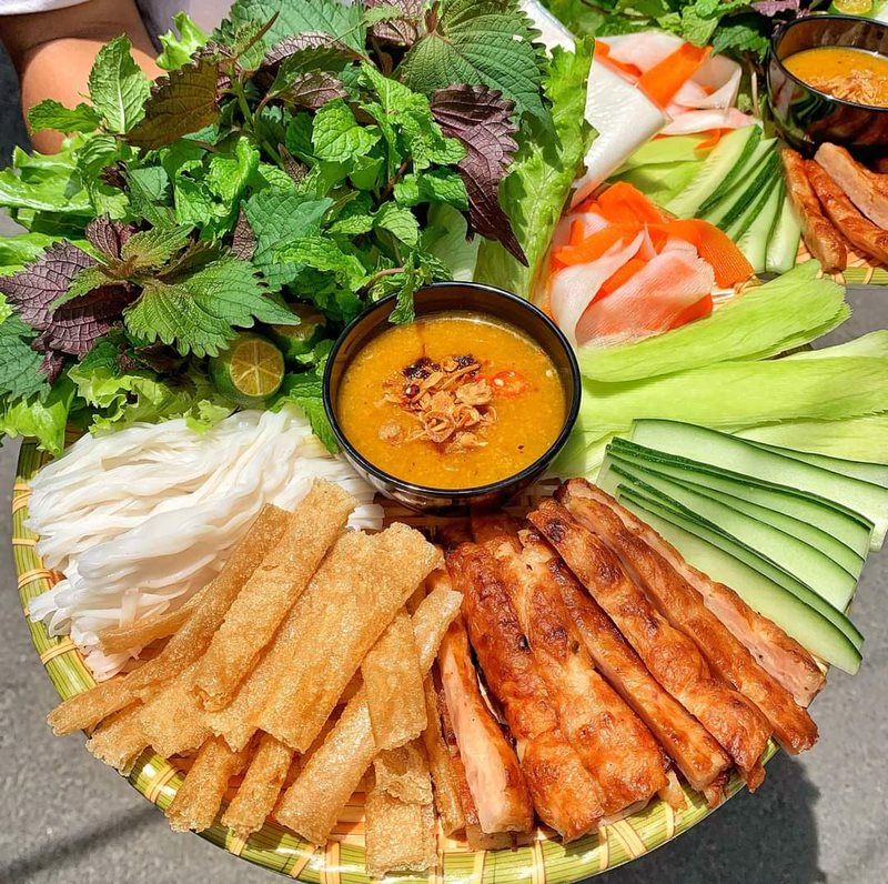 Đặc-sản-Nem-Nướng-Nha-Trang-Hùng-Việt---Kha-Vạn-Cân