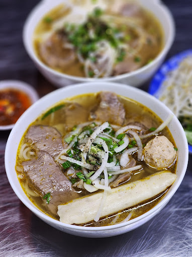 nhan-phat-bun-bo-goc-hue-tinh-lo-10