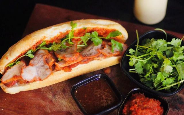 banh-mi-bom-nguyen-van-cu