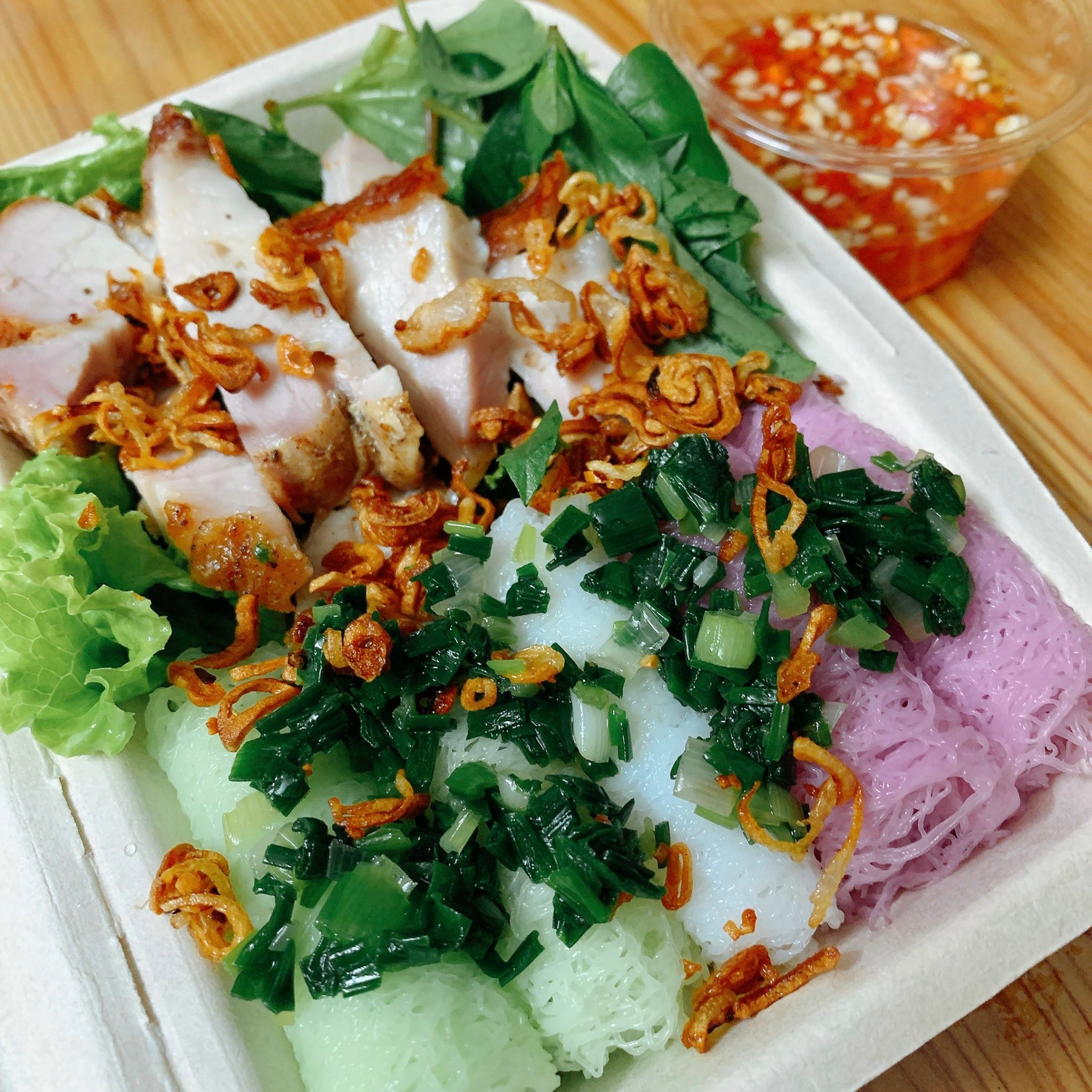 co-ba-t-banh-hoi-heo-quay-chung-cu-an-quang