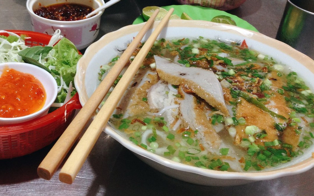 quan-co-y-banh-canh-cha-ca-phan-huy-ich