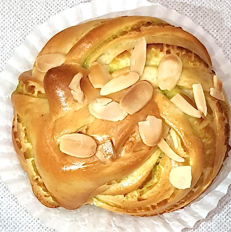 banh-au-xanh-hanh-nhan