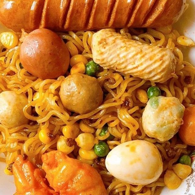 tiem-opop-mi-tron-indomie-o-an-vat-linh-nam